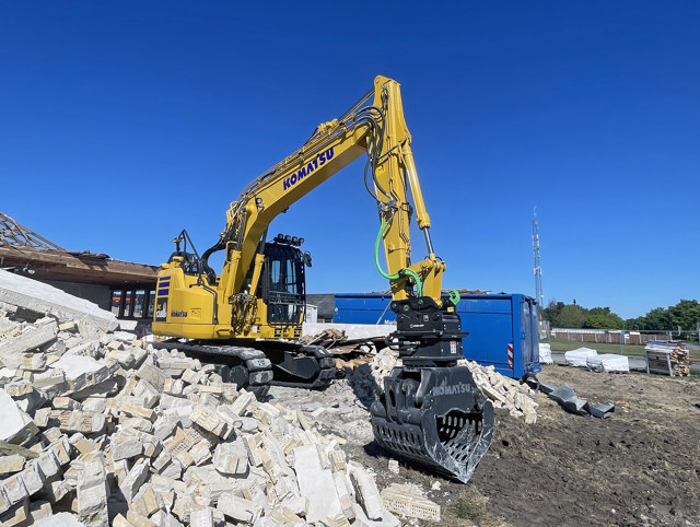 Komatsu med originalt udstyr til nedrivning