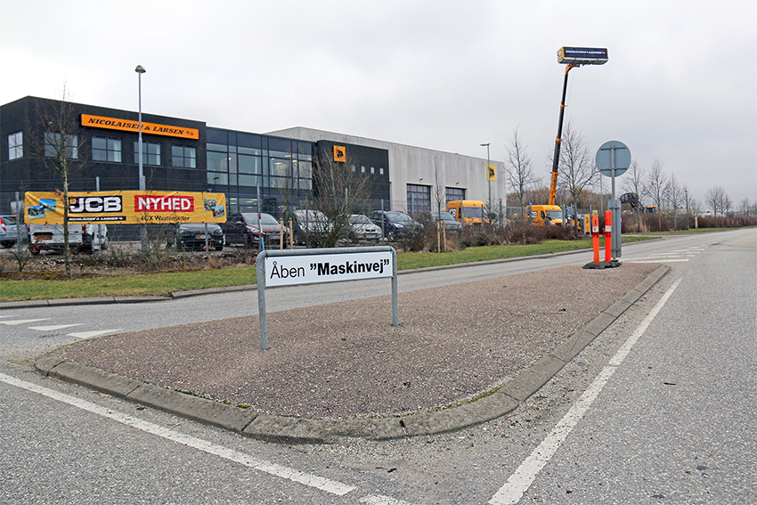 Det er Nicolaisen & Larsen med JCB, der ligger først for, når Kærup Parkvej skifter navn til ”Åben Maskinvej”.
