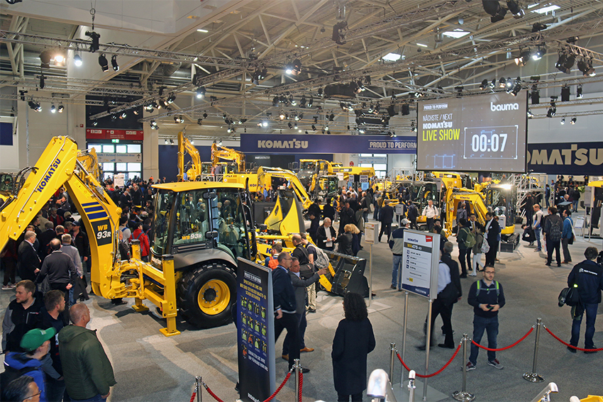 Der var fuld aktivitet i den store Komatsu-hal på verdens største entreprenørmesse, Bauma i München. Udstillingen satte ny rekord med flere end 620.000 besøgende i løbet af de syv messedage.