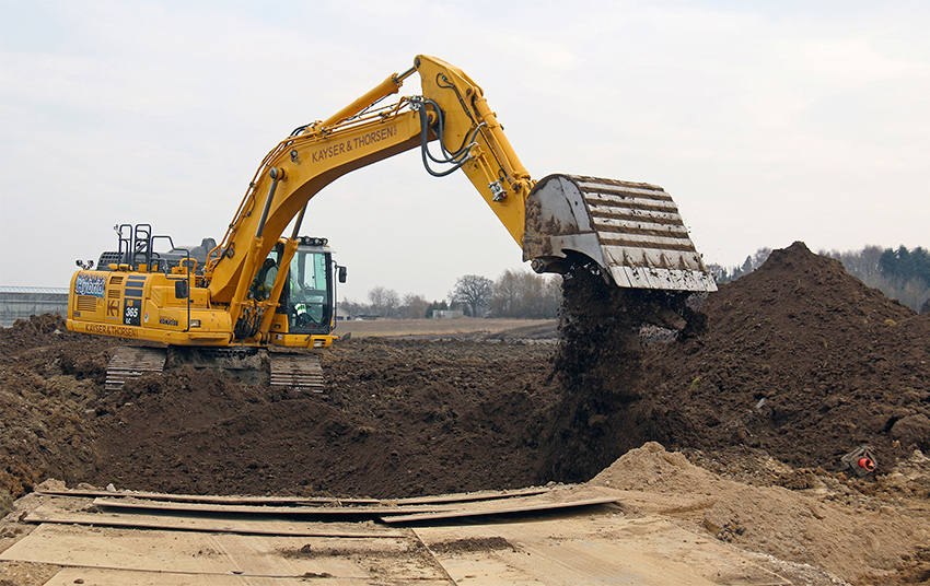 Komatsu er helt i front med hybride gravemaskiner og har allerede sendt tre generationer af 37 tons-maskinen. Her Kayser & Thorsens nye HB365LC-3.