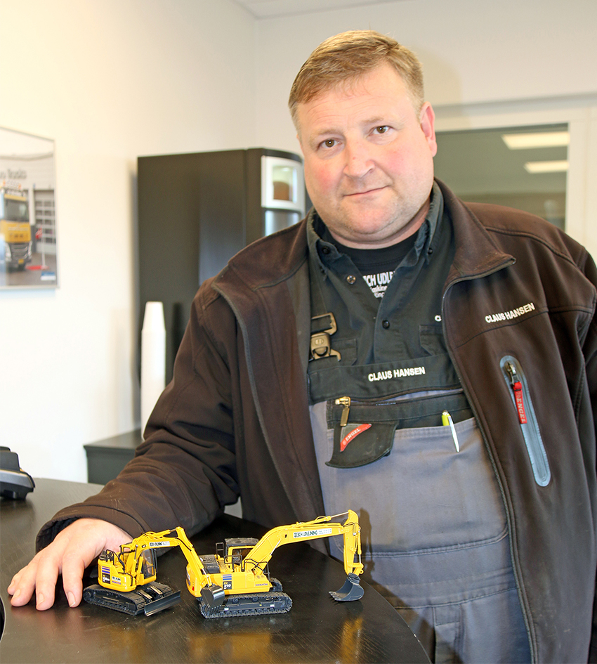 Claus Hansen har netop købt fire nye Komatsu-gravemaskiner, men kun to er hjemme hos CH Udlejning i Ringe. Og det er tilmed i ministørrelse. Kun de to modeller har ikke været udlejet stort set fra dag ét.