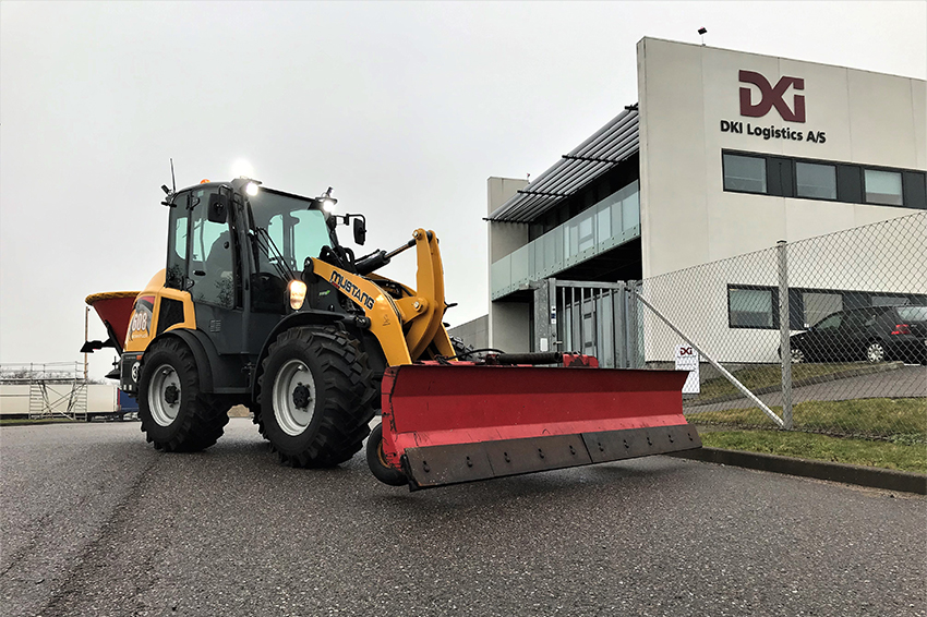 DKI Logistics A/S investerede i efteråret 2018 i en Mustang AL608 knækstyret læsser til sin afdeling i Horsens.